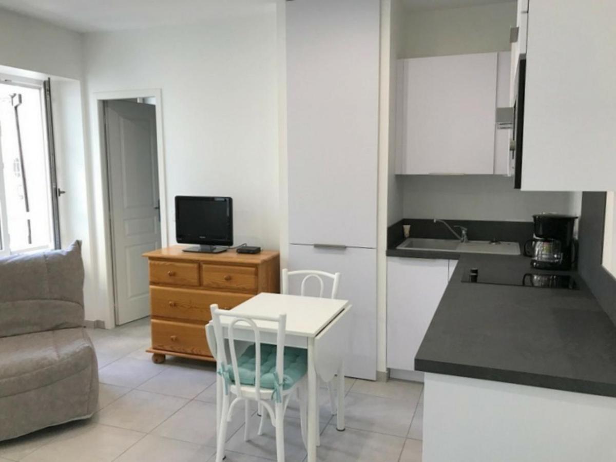 Studio Renove En Centre-Ville, Ideal Pour Des Vacances A Pied, Calme Et Confort, Classe 2 Etoiles. - Fr-1-4-512 แซ็งฌองเดอลูซ ภายนอก รูปภาพ