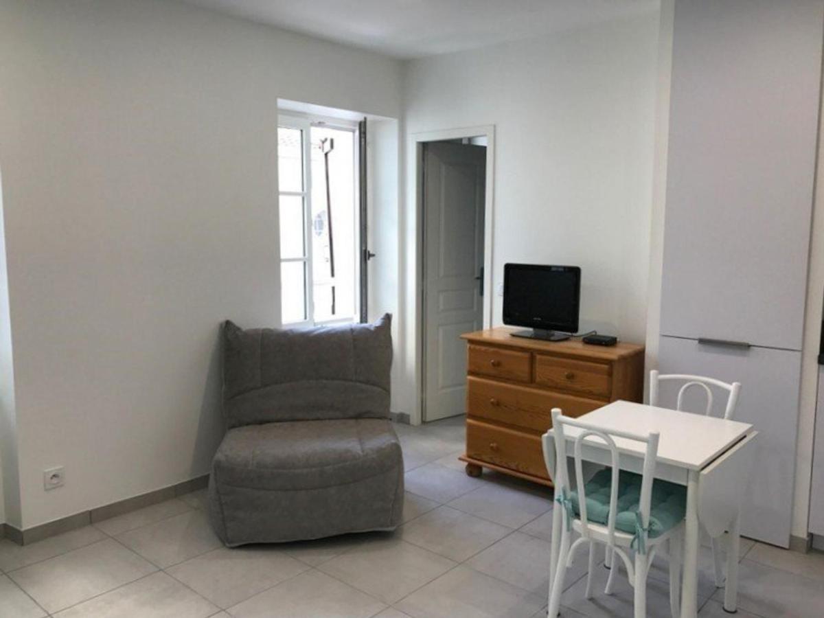 Studio Renove En Centre-Ville, Ideal Pour Des Vacances A Pied, Calme Et Confort, Classe 2 Etoiles. - Fr-1-4-512 แซ็งฌองเดอลูซ ภายนอก รูปภาพ